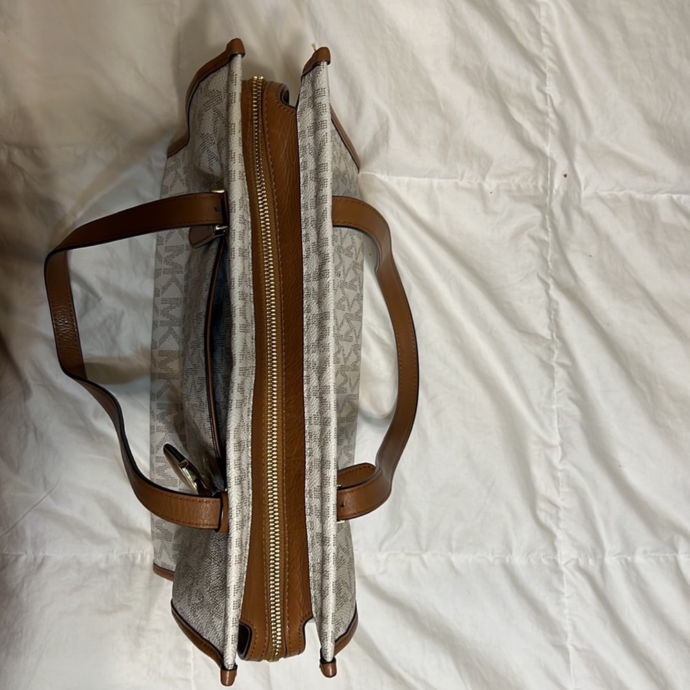 💥 LOWEST PRICE (small stain & imperfection) - Picture 12 of 15